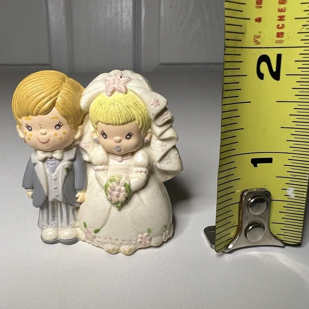 Small Wedding cake Bride and Groom‎ Topper Figurine